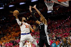 米奇：并不认为唐斯前两场打得予取予求 我们必须限制他