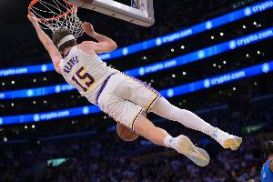 铁林：里夫斯每年都在进步 我希望他能留在湖人