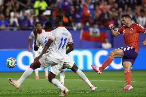 不越位！麦金补射变线破门，苏格兰1-0领先海地！