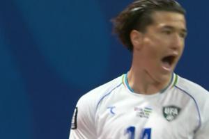 肖穆罗多夫精彩小角度吊射破门！乌兹别克斯坦1-0领先民主刚果