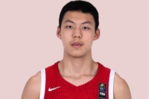 媒体人：姚嘉泽年级太小 在球队打的内容不够复杂 经验不足