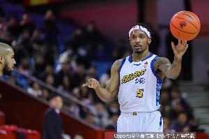 再度联手？媒体人：北京首钢将在休赛期追逐外援小巴里·布朗