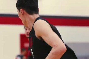 杨瀚森夏联最新训练：底角三分球7连中 各种炸筐状态出色